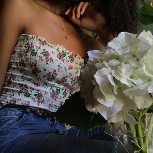 suppppperrrrr stretchy floral tube top 🌸